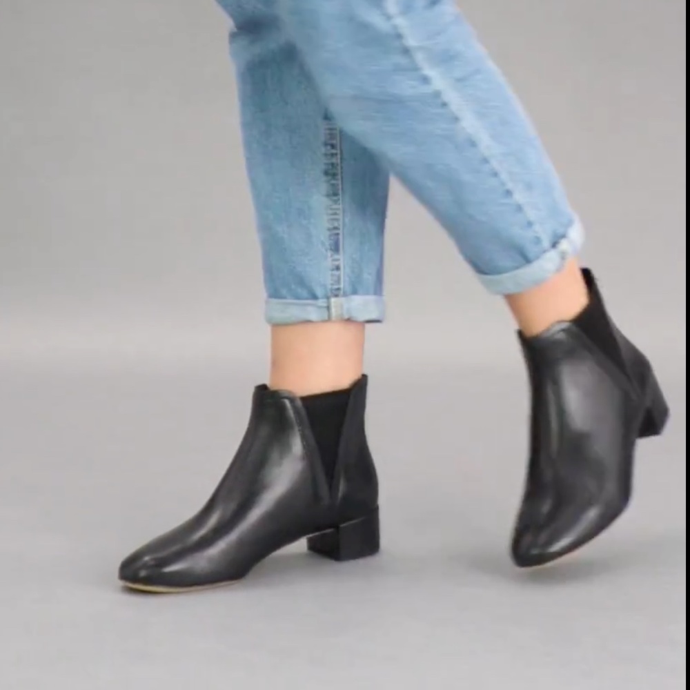 Clark's Orabella Ruby Booties. 8.5 M, Black. NWT